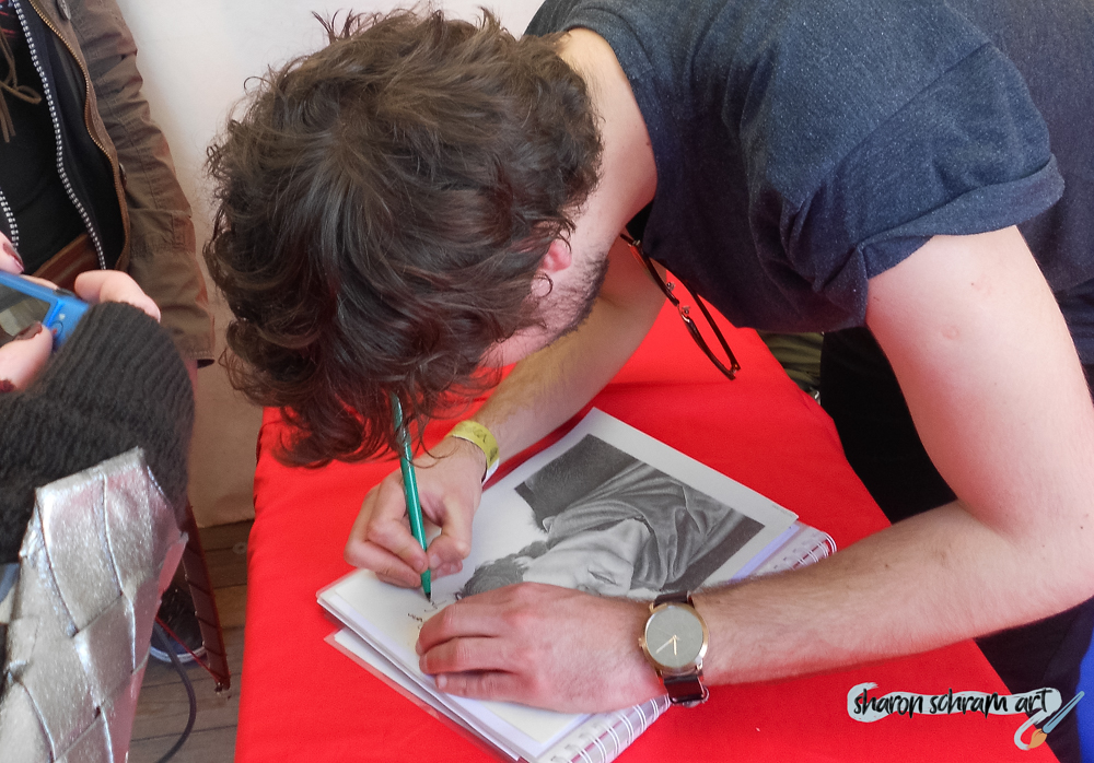 Alexander Vlahos 2014 signeersessie