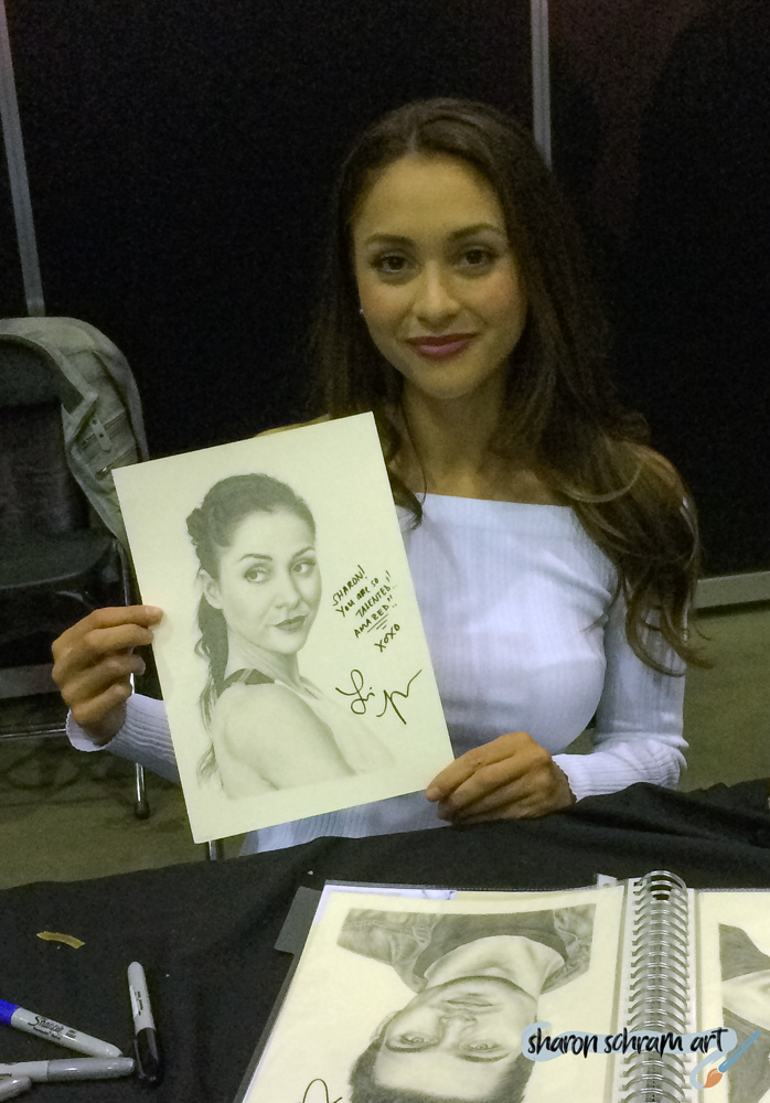 Lindsey Morgan 2017 met tekening